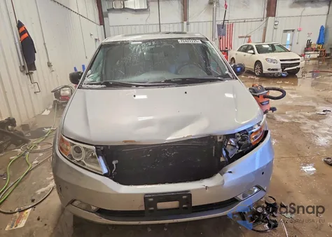 2012 Honda Odyssey Touring z USA, uszkodzony, nr VIN 5FNRL5H92CB101576